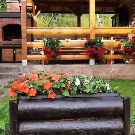 Rusticna Kuca Crvena Stena U Blizini Kucice Na Drini Hébergement de vacances *