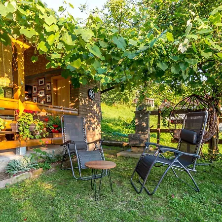 Rusticna Kuca Crvena Stena U Blizini Kucice Na Drini