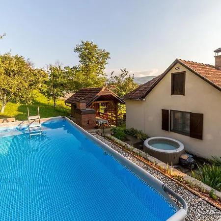Rusticna Kuca Crvena Stena U Blizini Kucice Na Drini Hébergement de vacances *