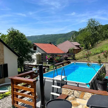 Rusticna Kuca Crvena Stena U Blizini Kucice Na Drini Hébergement de vacances Bajina Basta